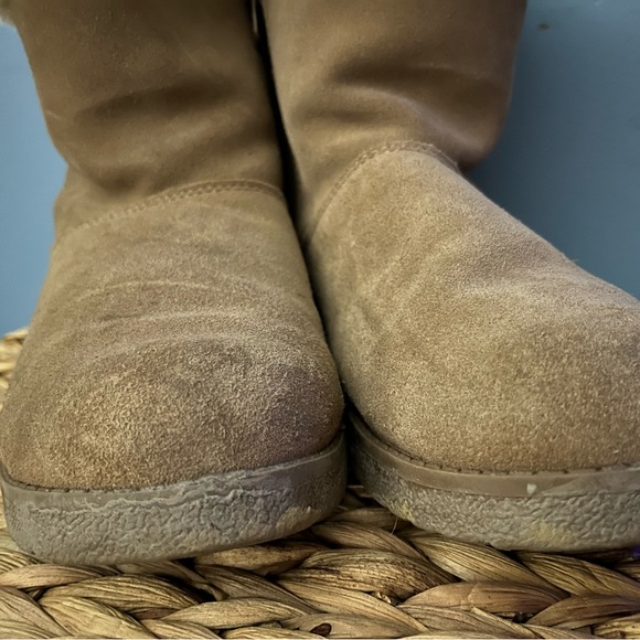 Tan Fleece Lined Boots Size 8 - Picture 2 of 7